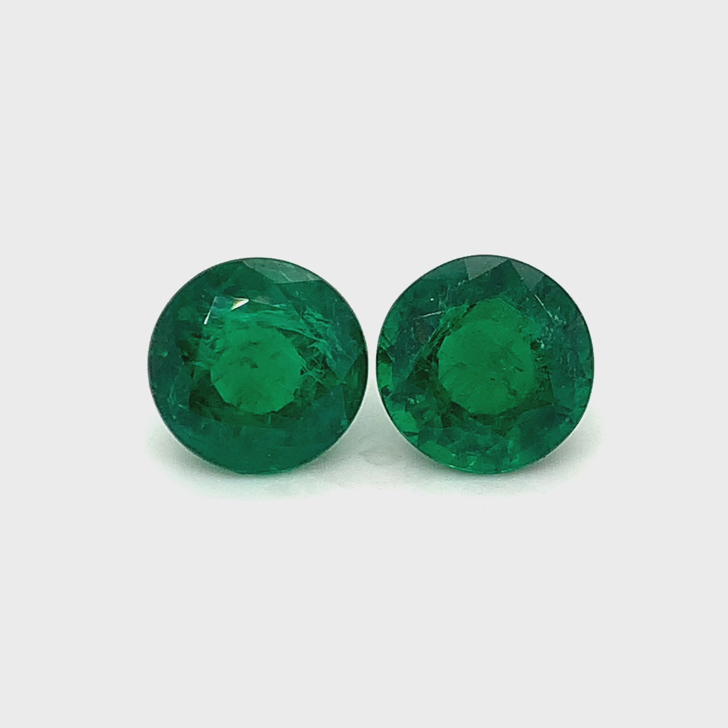 11.01x0.00x6.86mm Cab Round Emerald (2 pc 9.94 ct)