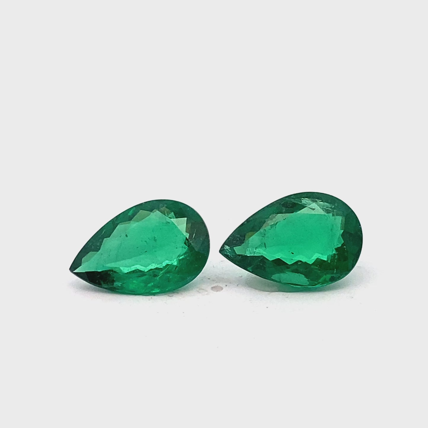 18.56x12.48x6.92mm Pear-shaped Emerald (2 pc 17.49 ct)
