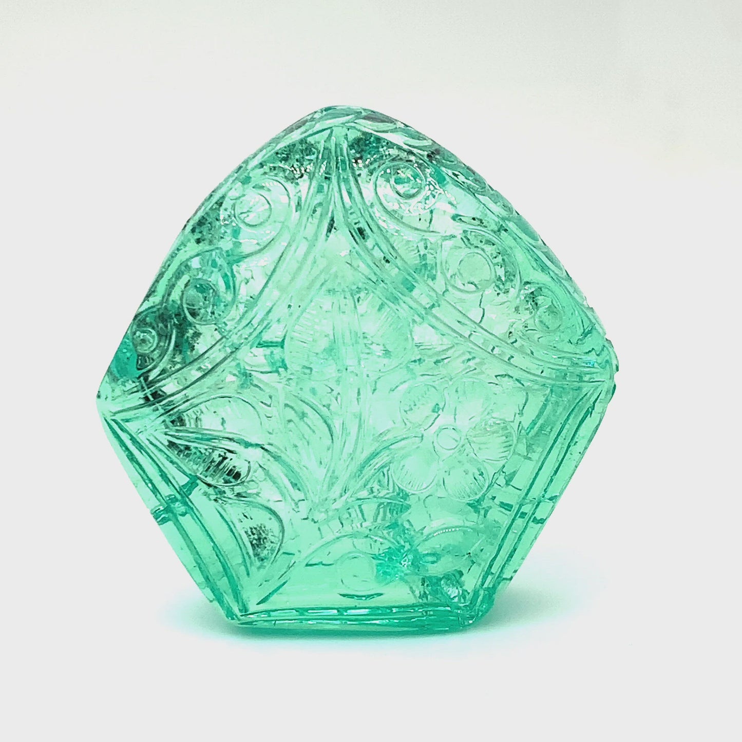 47.12x47.28x14.86mm Carving Emerald (1 pc 280.93 ct)